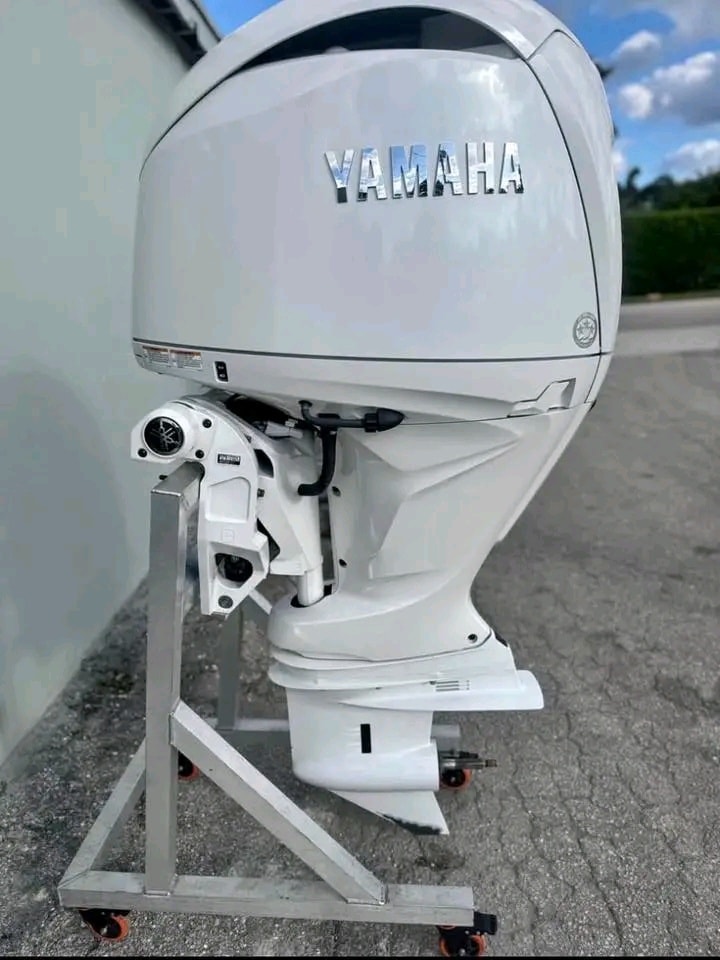 Yamaha 200hp White DEC Outboard